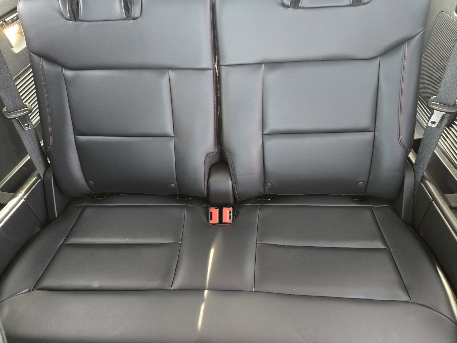 Used 2025 Ford Explorer ST-Line w/ Premium Package image 33