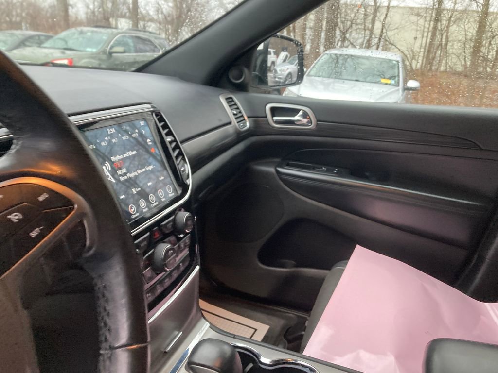 Used 2019 Jeep Grand Cherokee Altitude image 16
