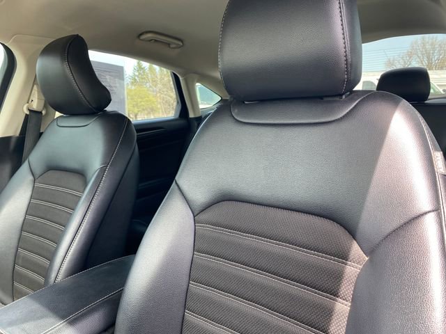 Used 2018 Ford Fusion SE w/ Equipment Group 601A FWD image 17