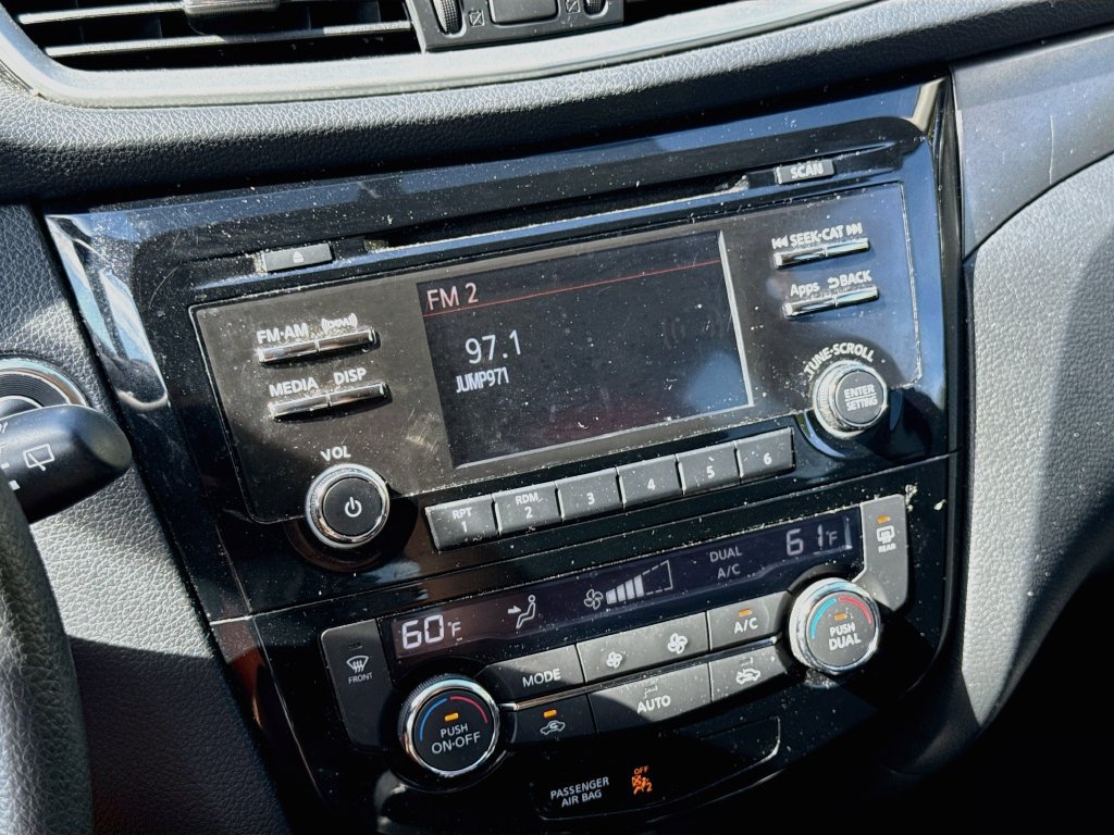 Used 2016 Nissan Rogue SV AWD/4WD image 15