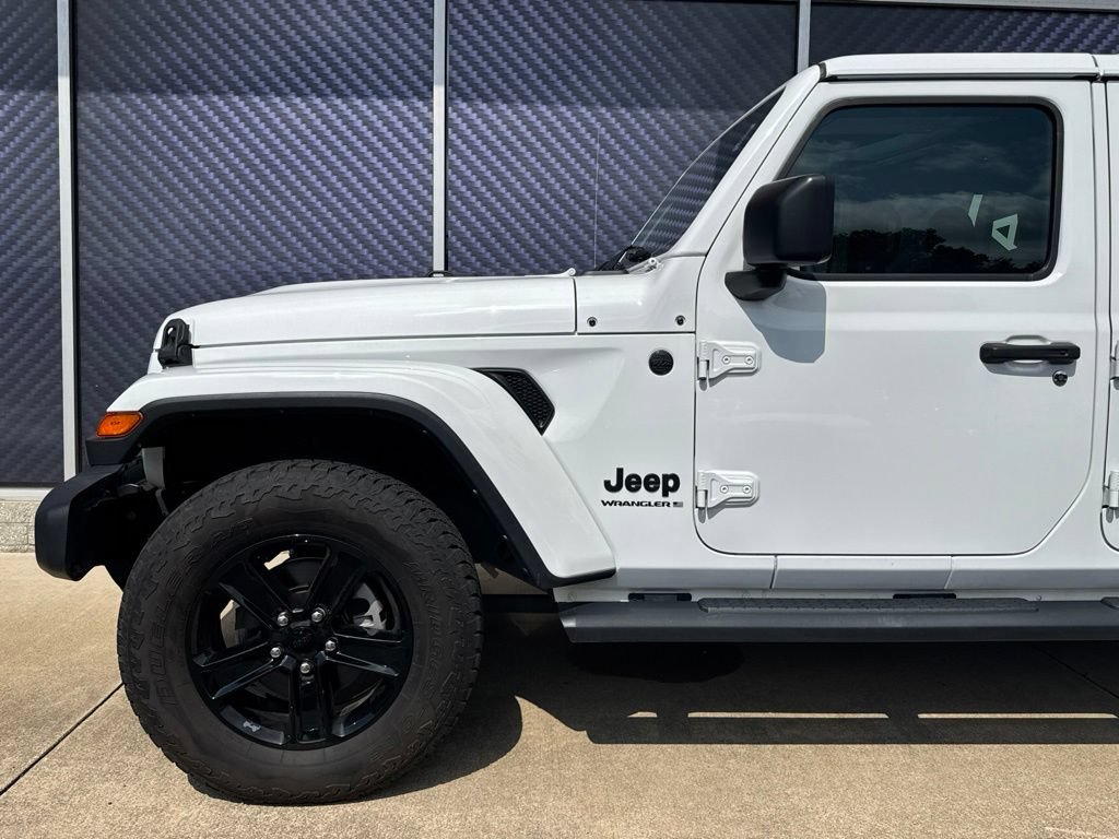Used 2023 Jeep Wrangler Unlimited Sahara AWD/4WD image 16