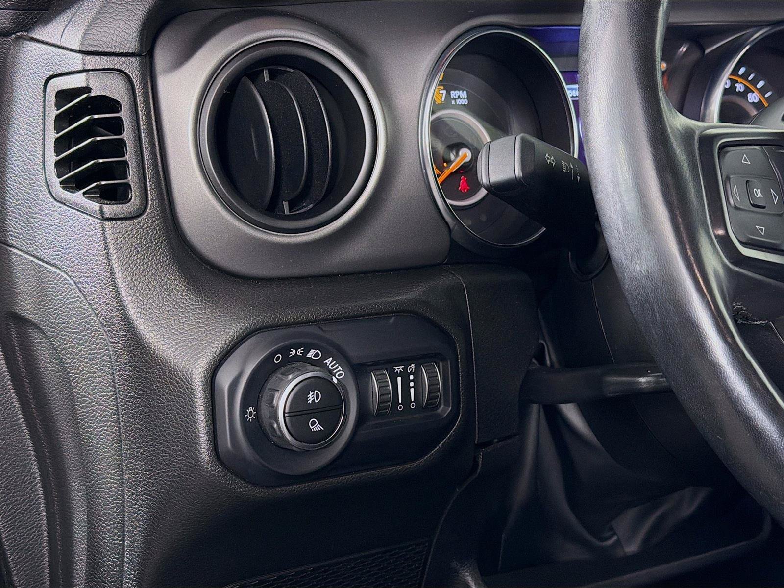Used 2022 Jeep Gladiator Sport AWD/4WD image 10