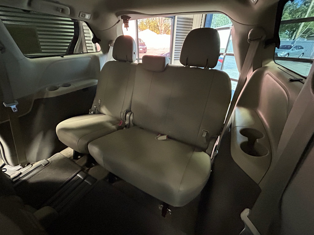 Used 2017 Toyota Sienna XLE w/ XLE Navigation Package FWD image 7