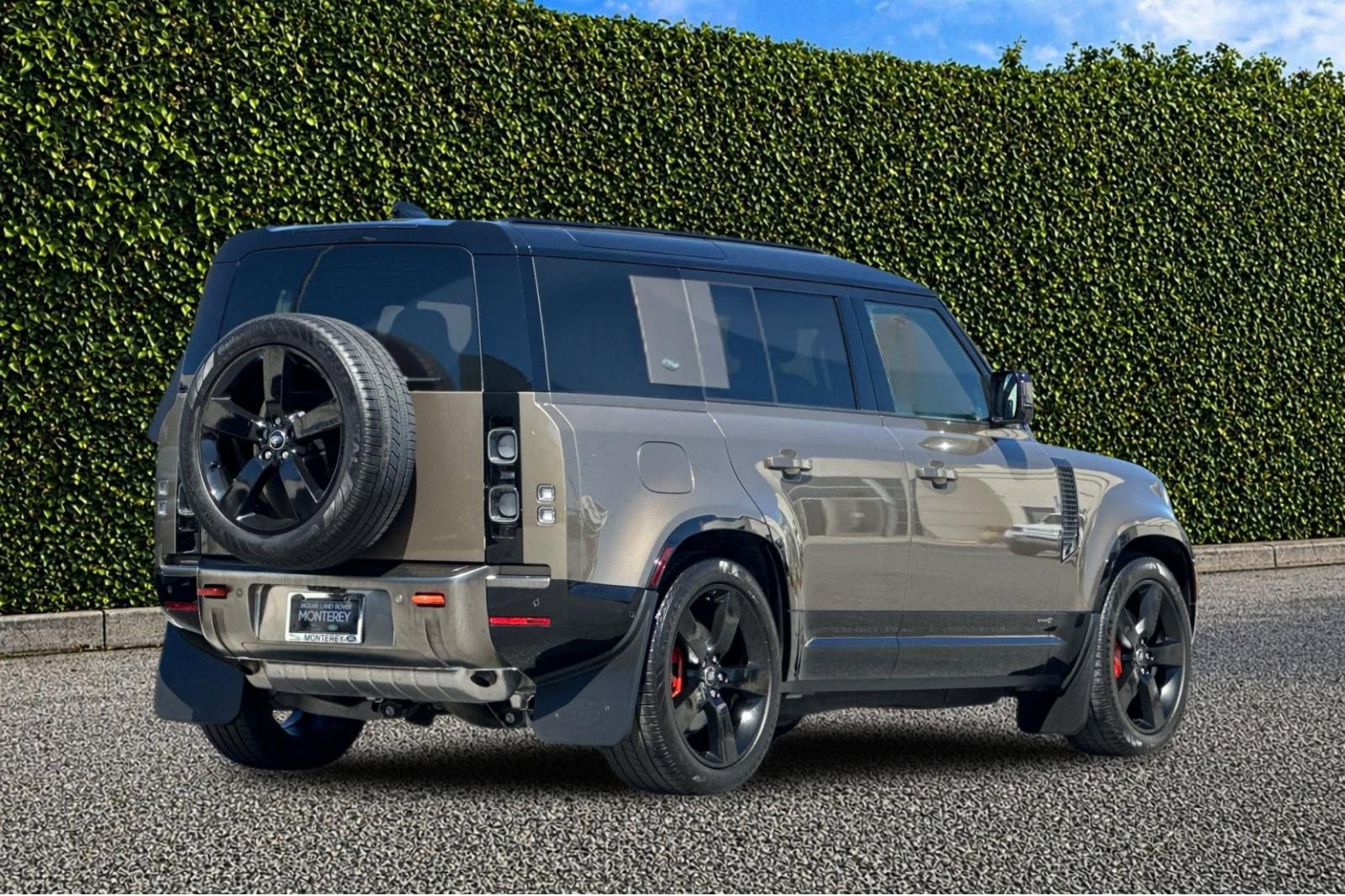 Used 2024 Land Rover Defender 110 X AWD/4WD image 4