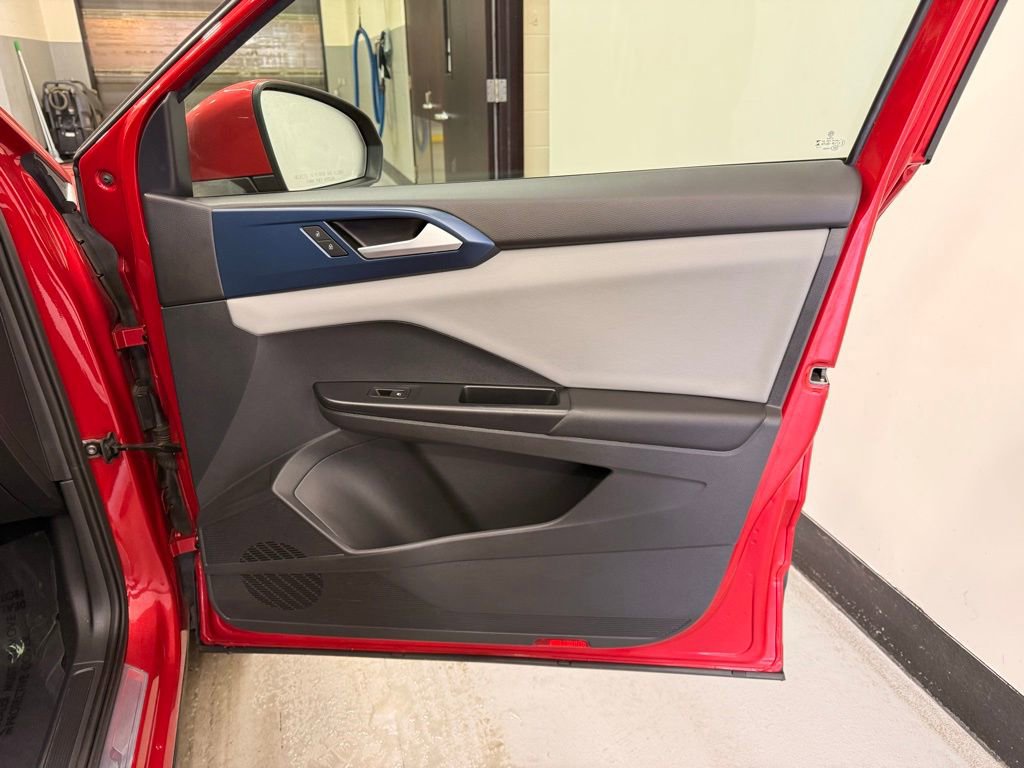 Used 2023 Volkswagen Taos SE w/ Panoramic Sunroof Package image 28