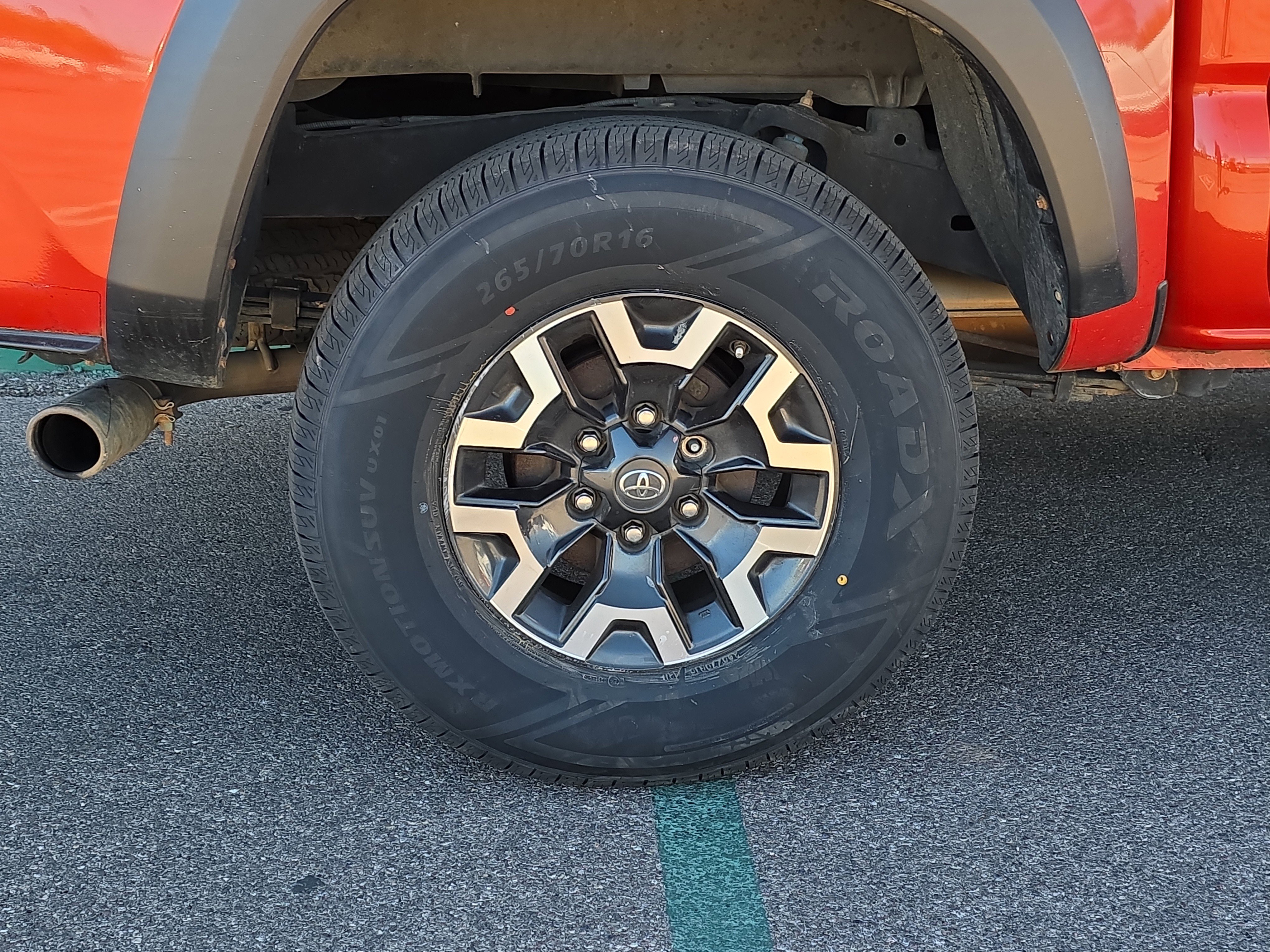 Used 2018 Toyota Tacoma TRD Off-Road w/ Technology Package image 9