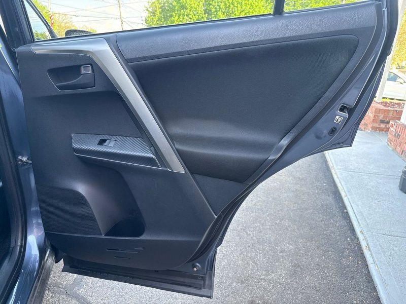 Used 2014 Toyota RAV4 LE AWD/4WD image 19