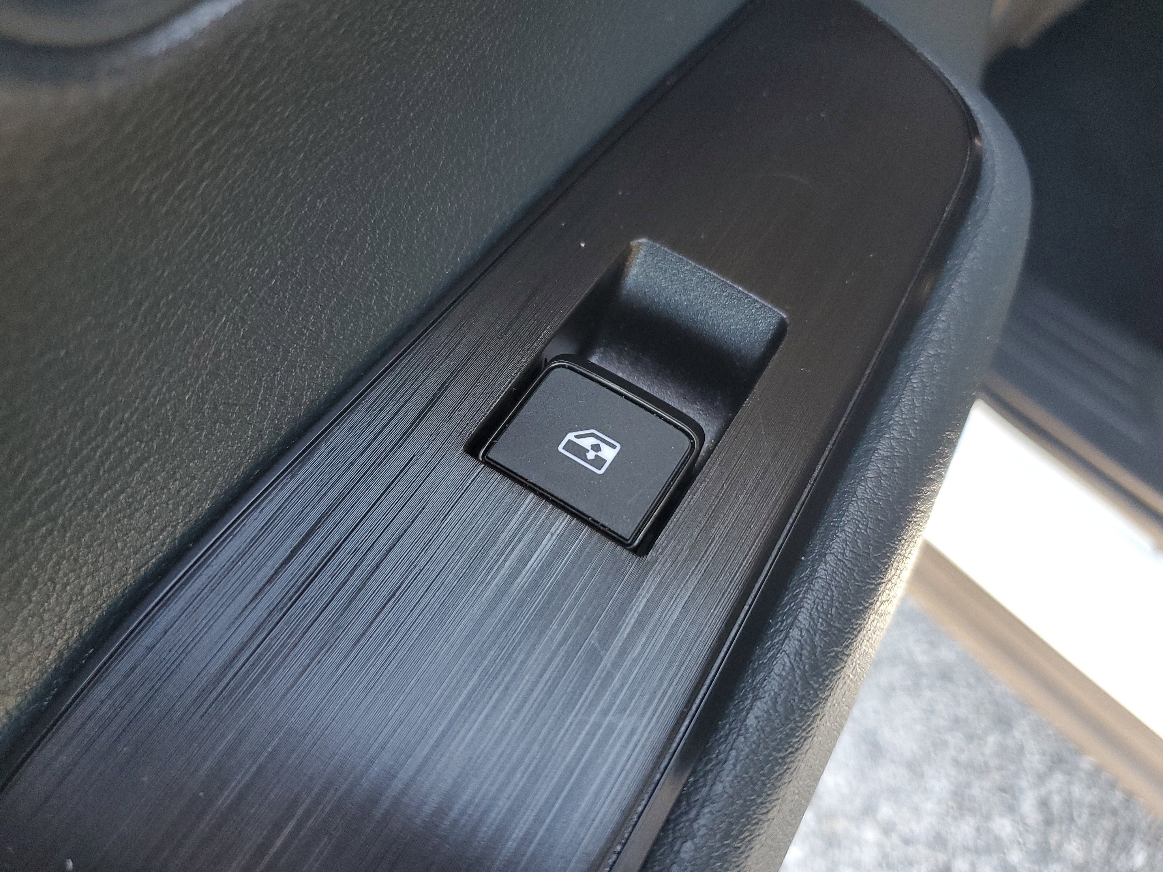 Used 2025 Nissan Kicks SV FWD image 13
