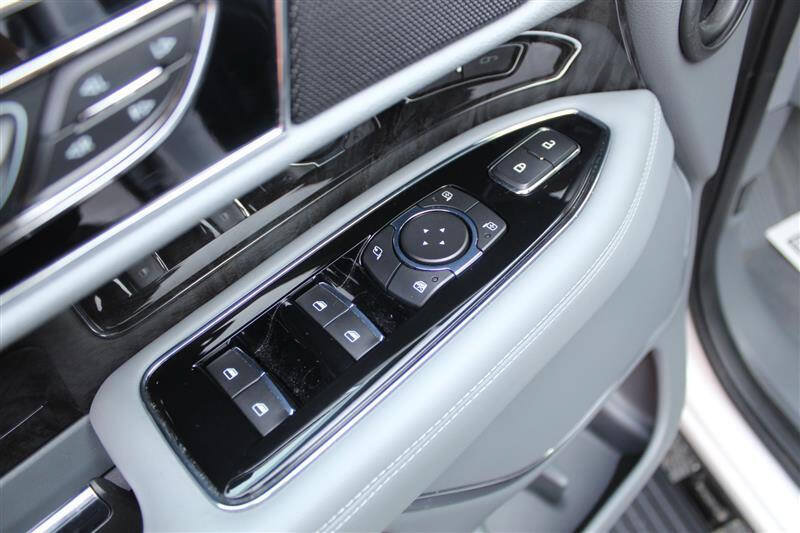 Used 2018 Lincoln Navigator Reserve w/ Technology Package AWD/4WD image 13