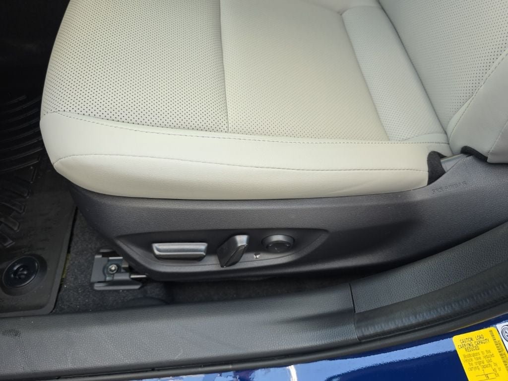 Used 2025 Toyota Prius XLE AWD/4WD image 15
