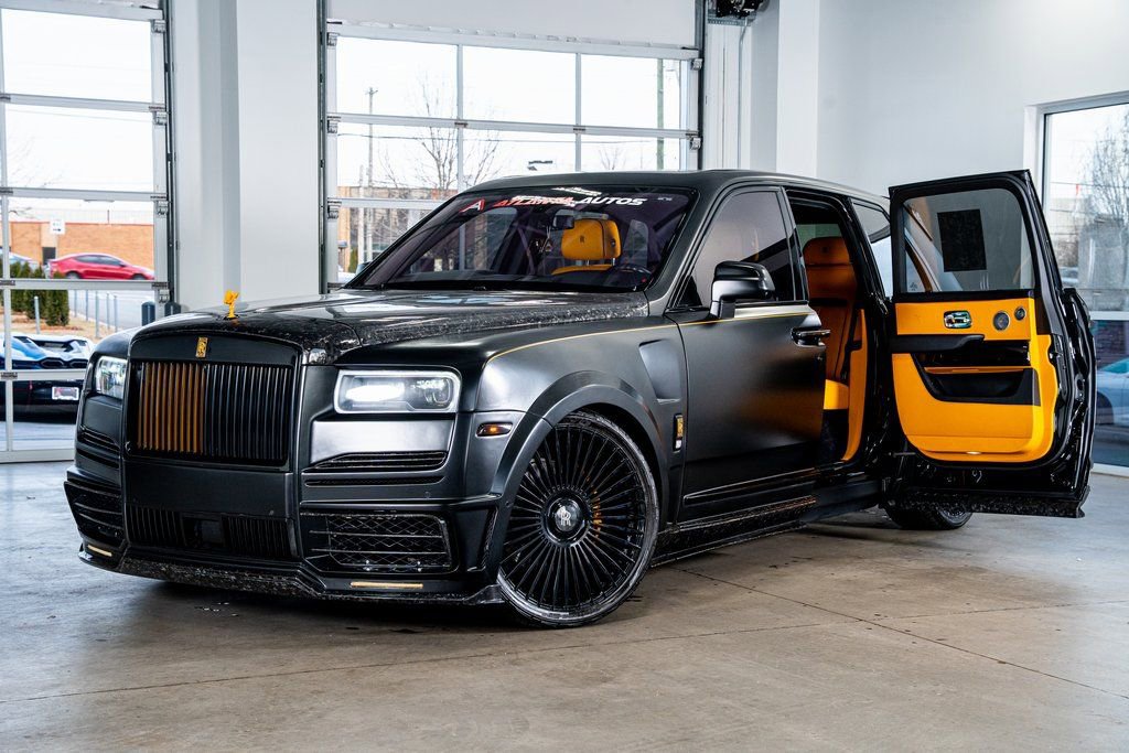 Used 2023 Rolls-Royce Cullinan image 2
