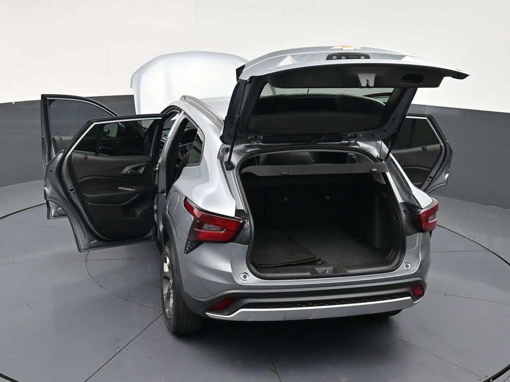 Used 2025 Chevrolet Trax LT FWD image 33