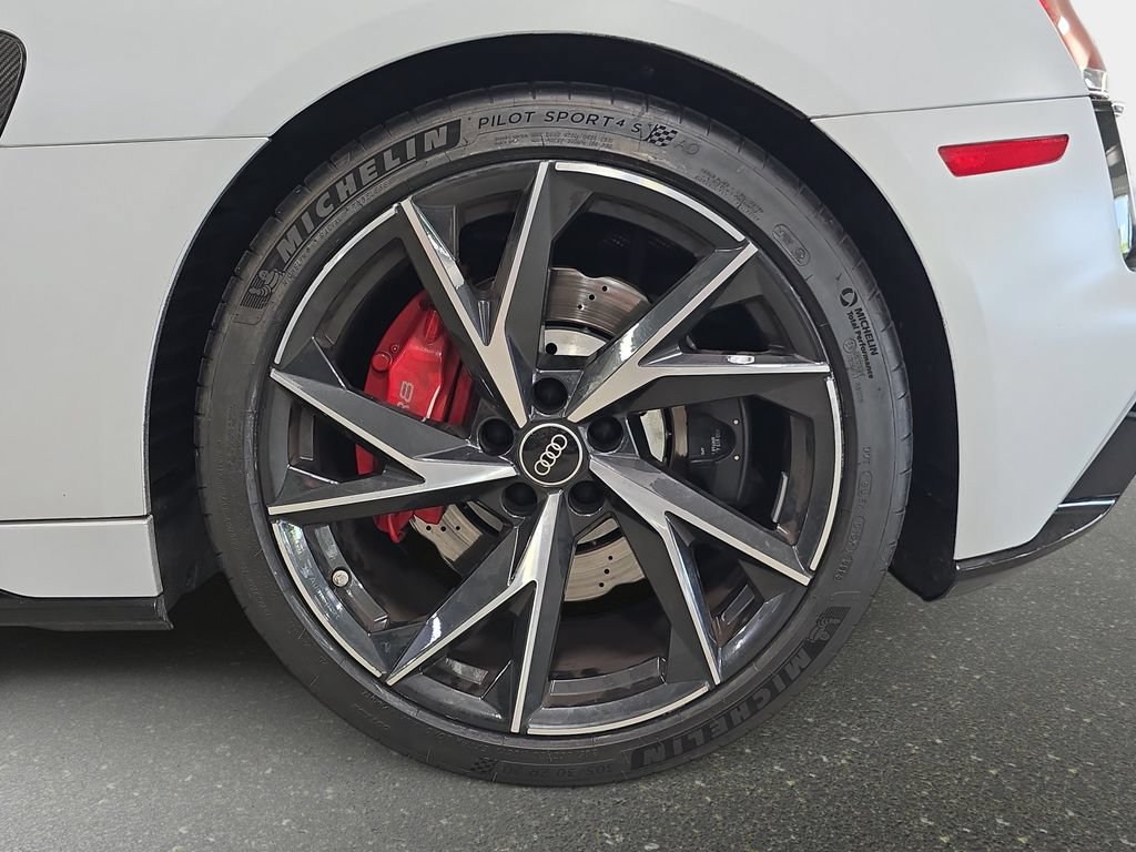 Used 2021 Audi R8 V10 w/ Premium Package RWD image 28