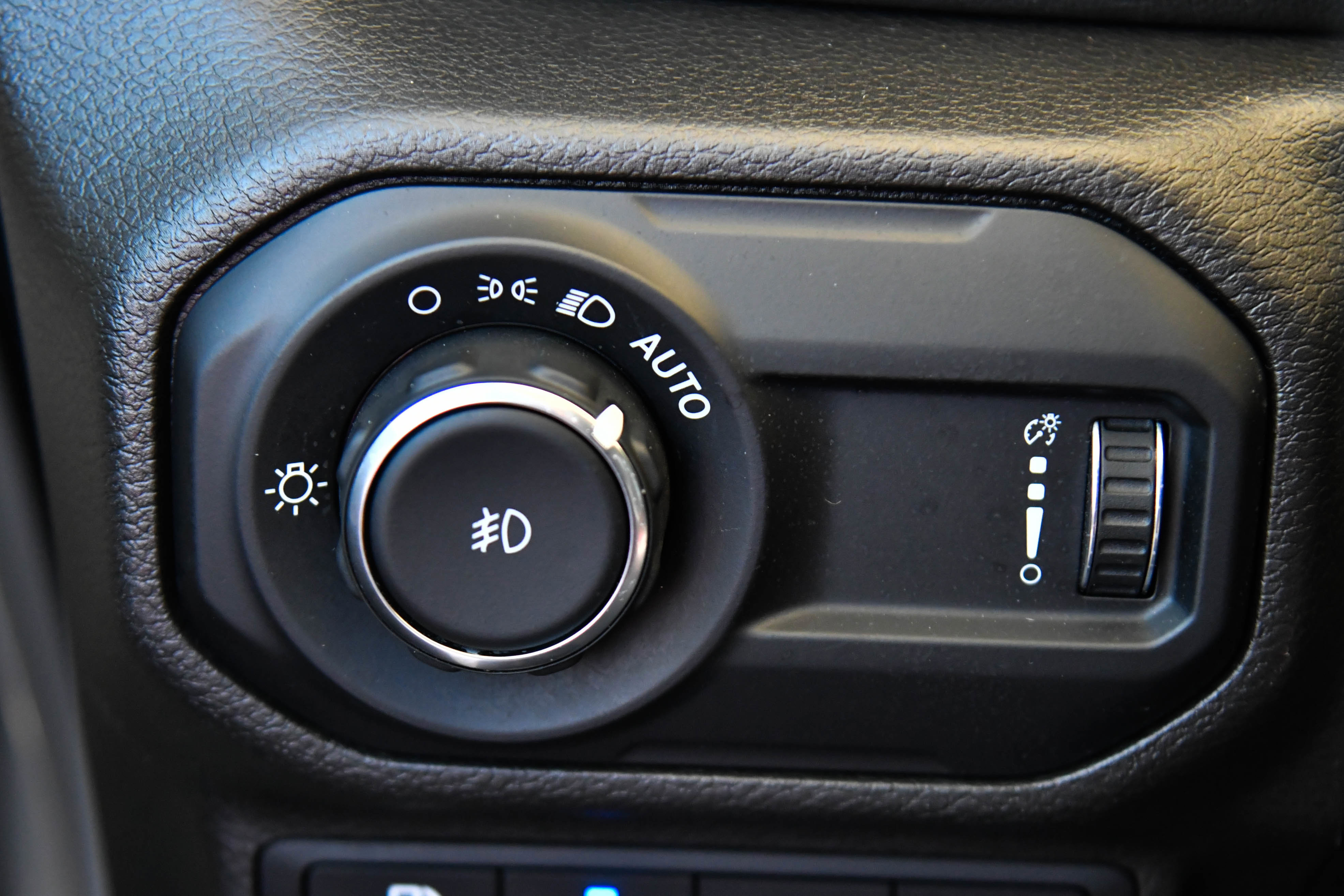 Used 2023 Jeep Wrangler Unlimited Sahara w/ Cold Weather Group AWD/4WD image 38