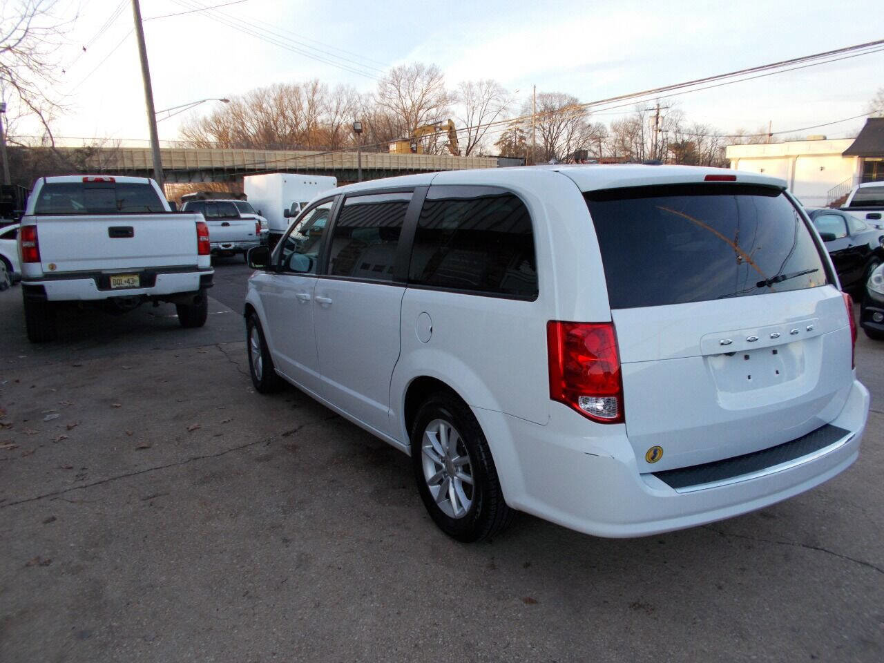 Used 2019 Dodge Grand Caravan SE FWD image 5