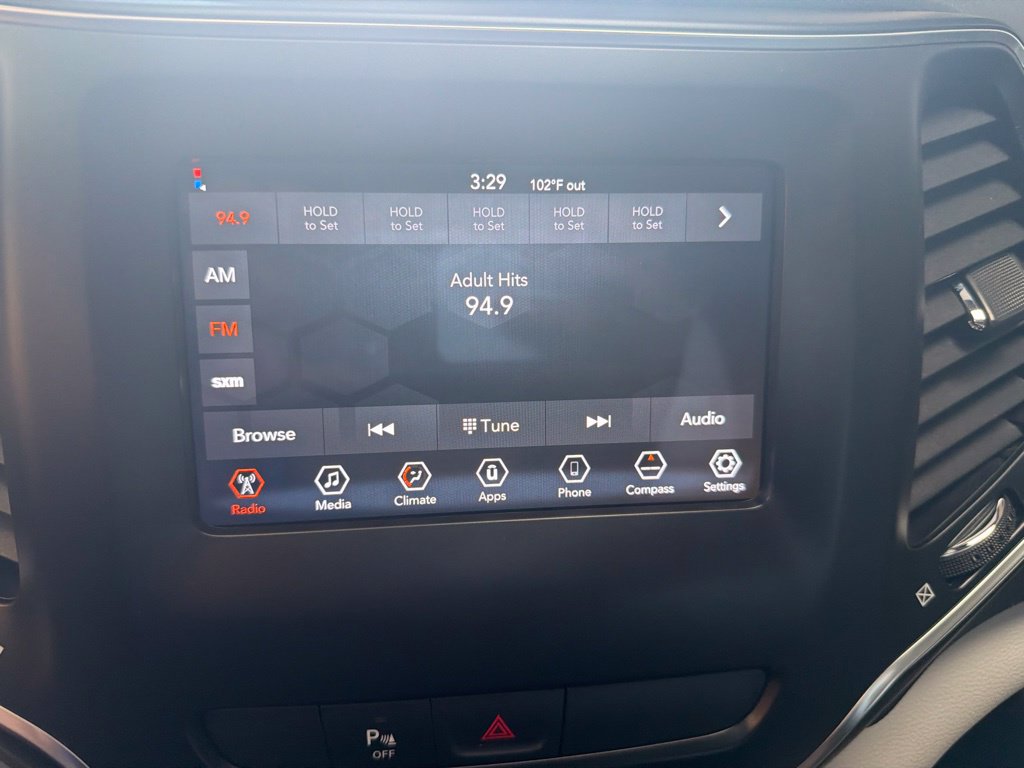 Used 2020 Jeep Cherokee Latitude Plus FWD image 23