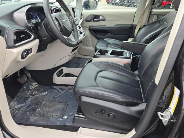 Certified 2024 Chrysler Pacifica Select image 20