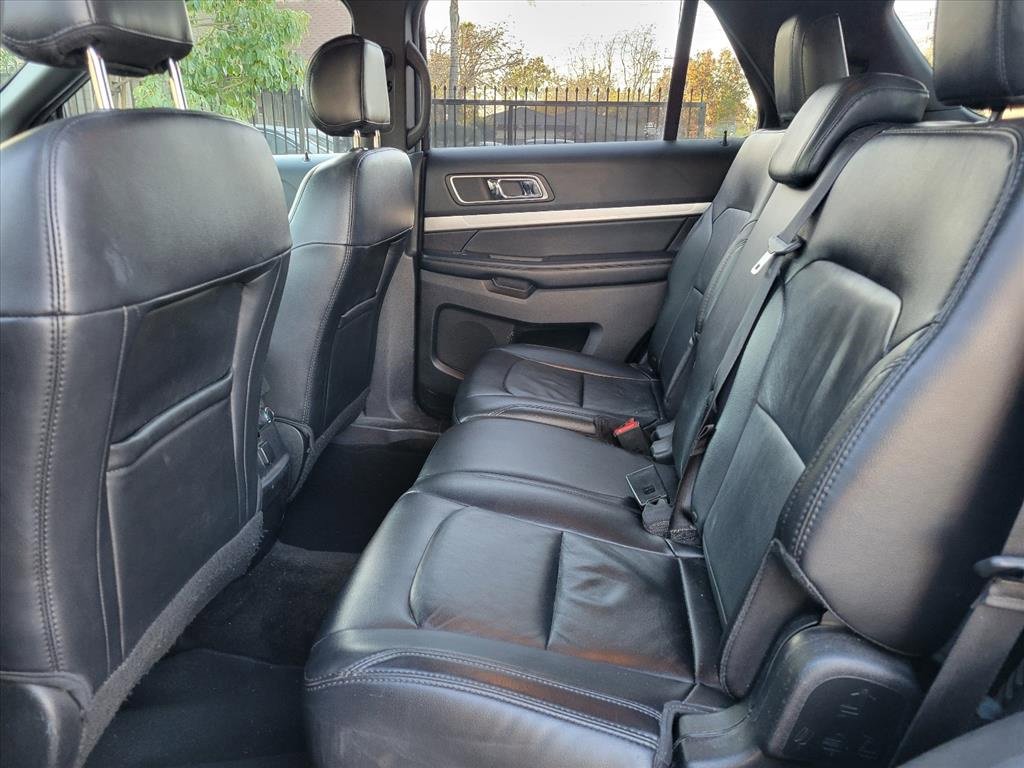 Used 2017 Ford Explorer XLT w/ Equipment Group 202A image 8
