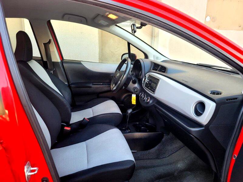 Used 2013 Toyota Yaris LE image 16