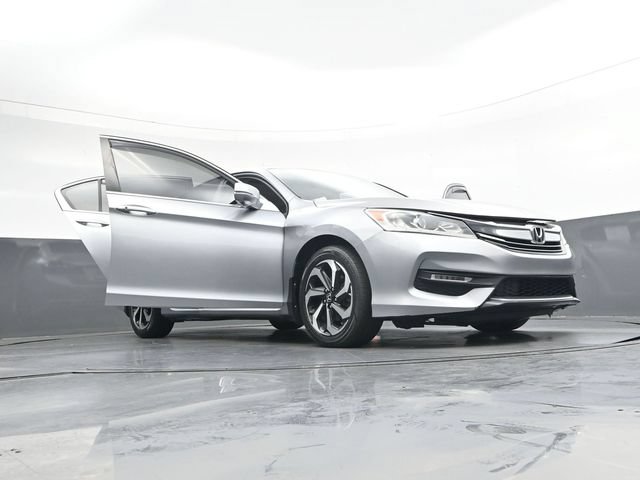 Used 2017 Honda Accord EX image 41