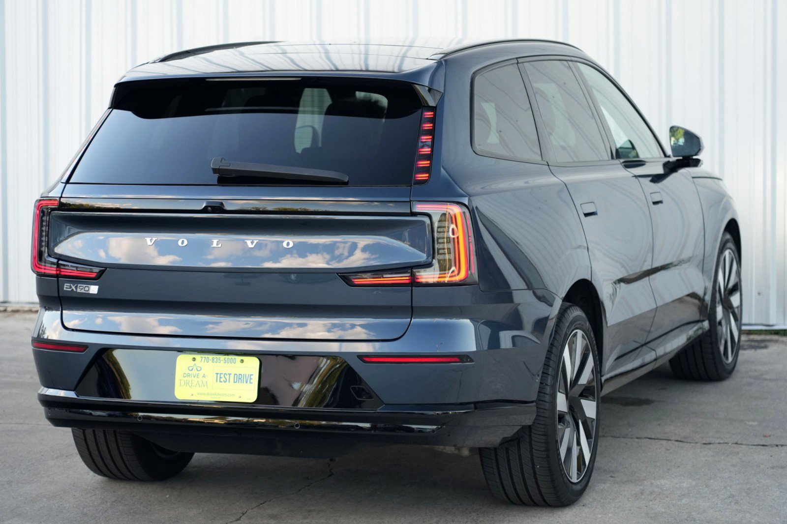 Used 2025 Volvo EX90 Ultra image 57