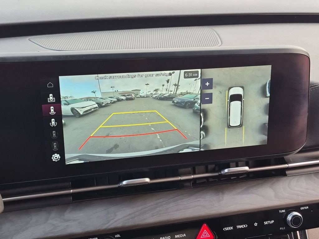 Certified 2023 Kia Carnival SX FWD image 15