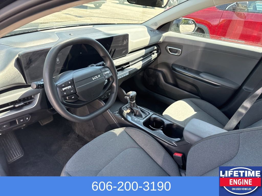 Used 2025 Kia K4 LXS FWD image 16
