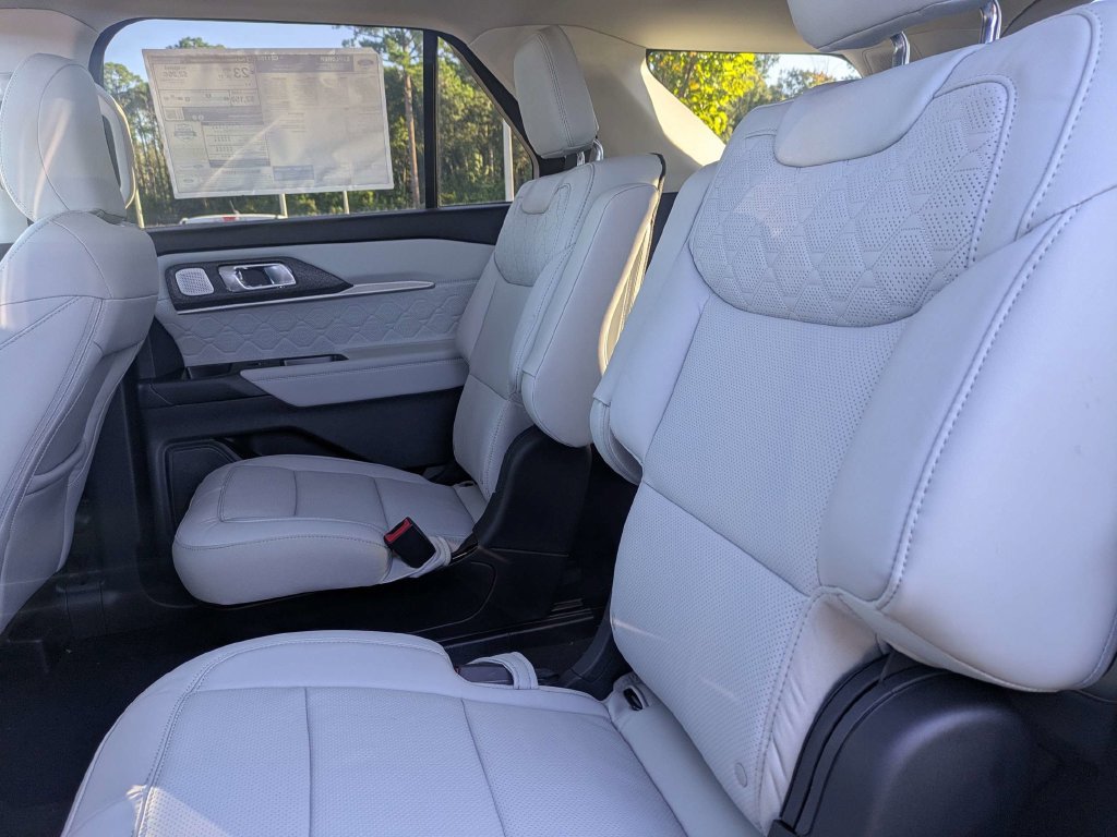 New 2026 Ford Explorer Platinum w/ LUX Leather Package AWD/4WD image 14