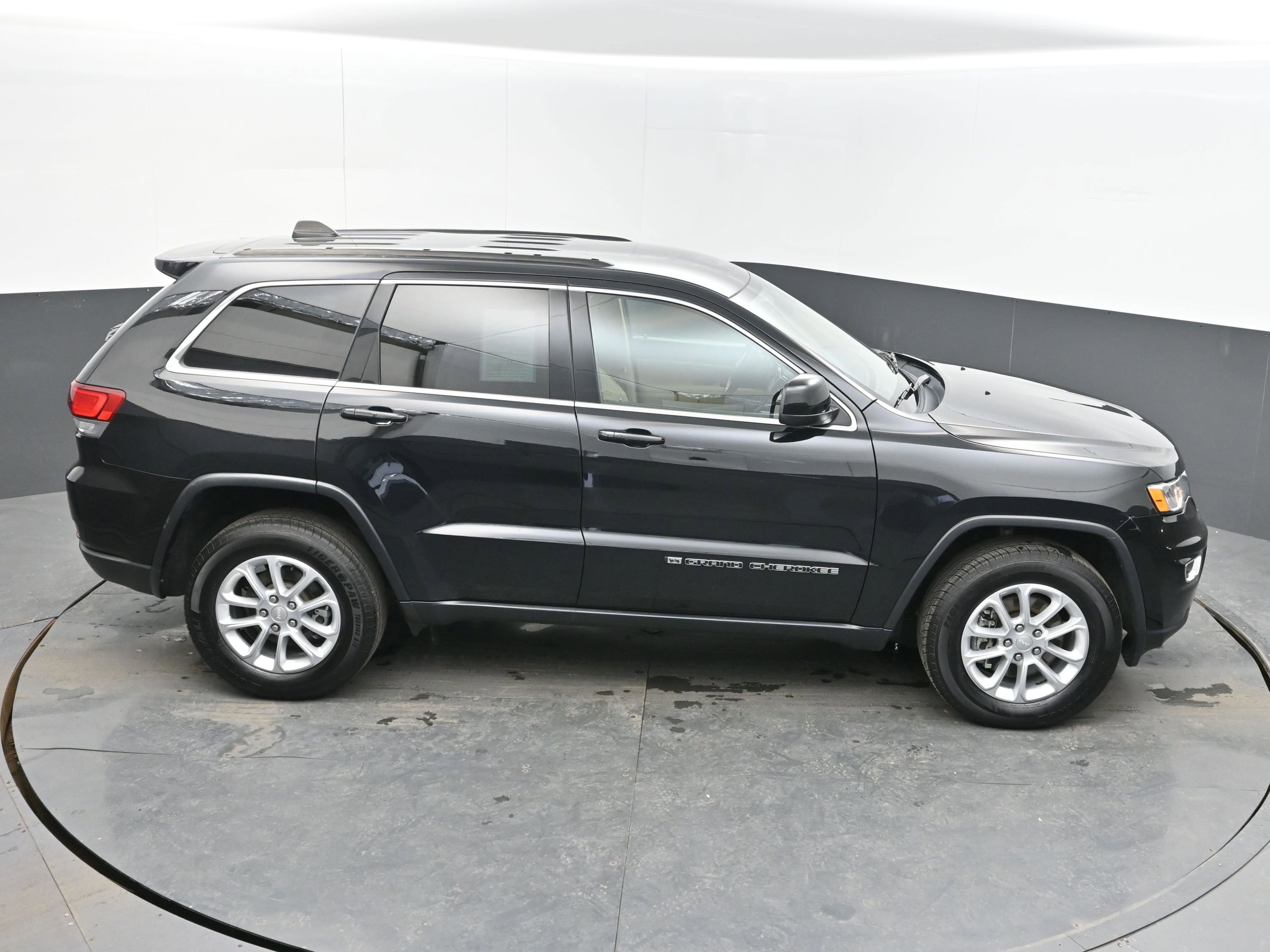 Used 2022 Jeep Grand Cherokee Laredo E image 38