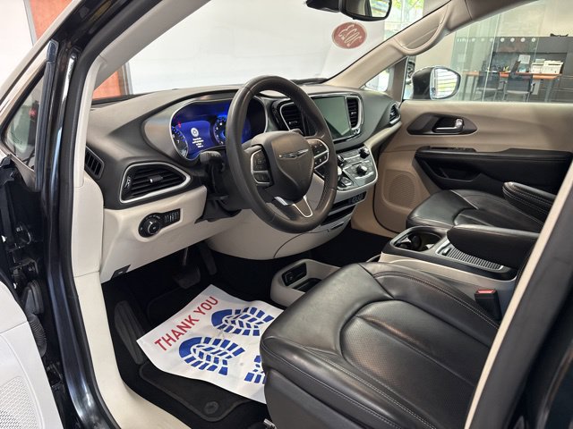 Used 2023 Chrysler Pacifica Touring-L FWD image 24
