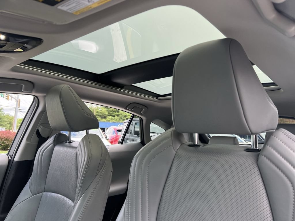 Used 2021 Toyota Venza AWD/4WD image 24