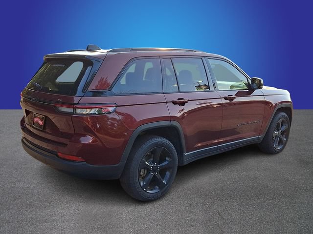 Used 2023 Jeep Grand Cherokee Limited w/ Black Appearance Package AWD/4WD image 4