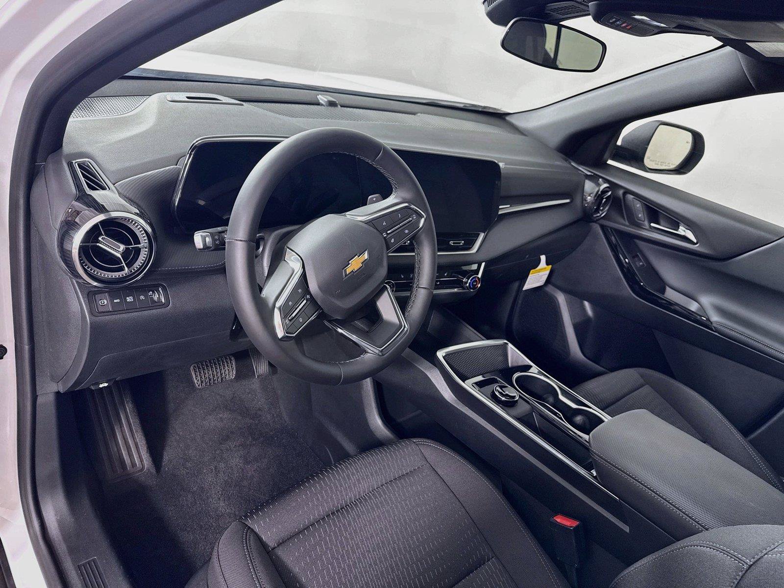 New 2027 Chevrolet Equinox LT AWD/4WD image 3