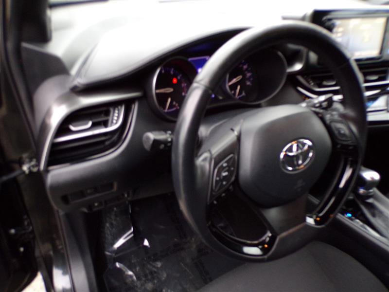 Used 2018 Toyota C-HR XLE image 31