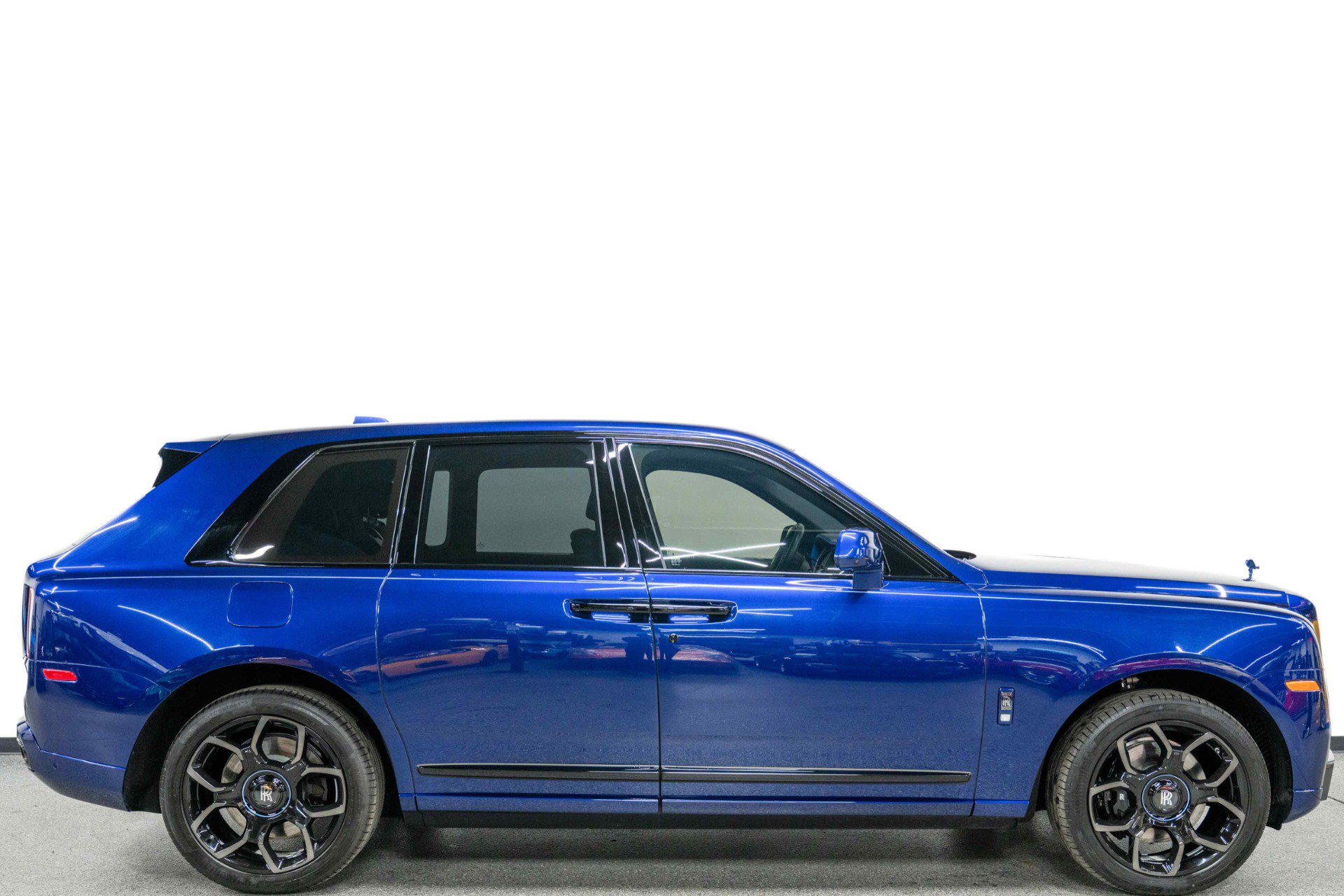 Used 2024 Rolls-Royce Cullinan Black Badge AWD/4WD image 2
