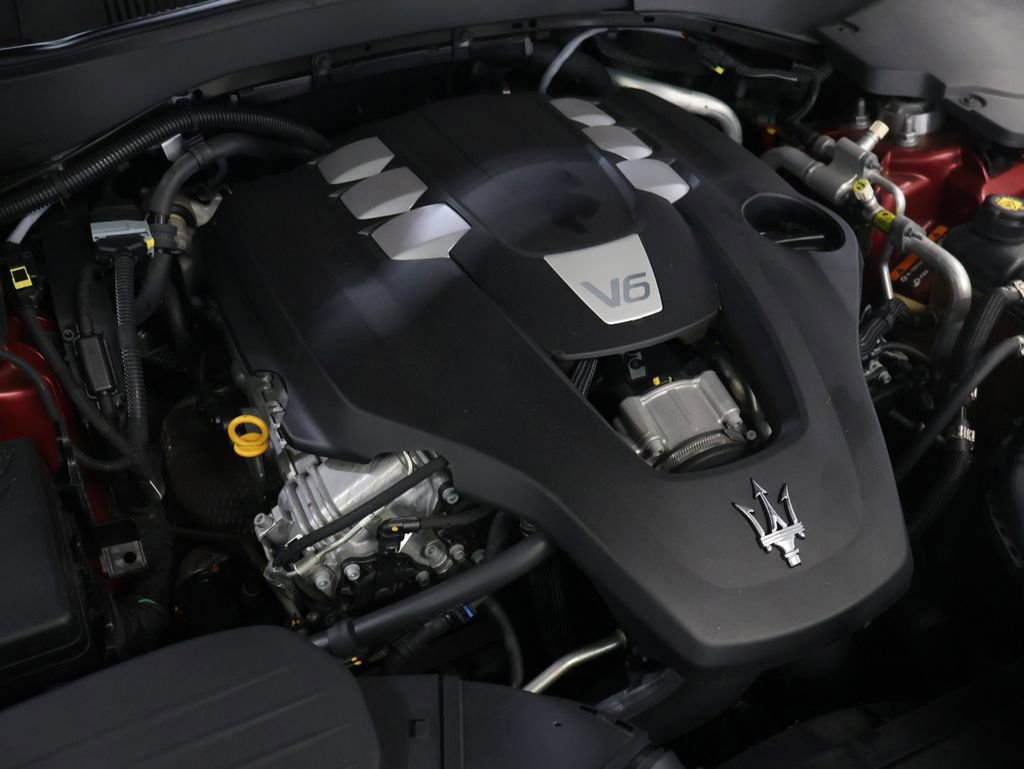 Used 2020 Maserati Levante GranLusso image 24