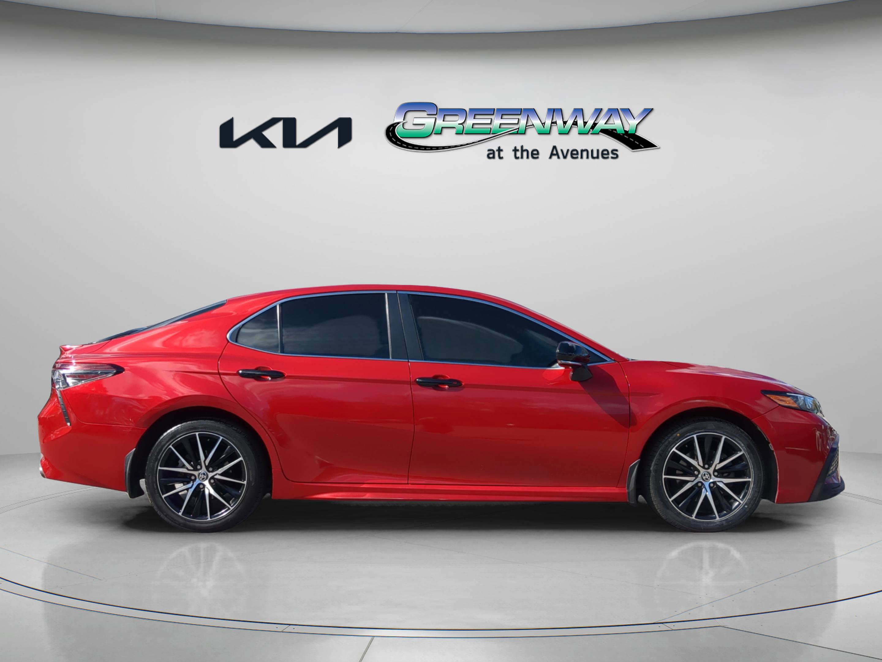 Used 2022 Toyota Camry SE image 23