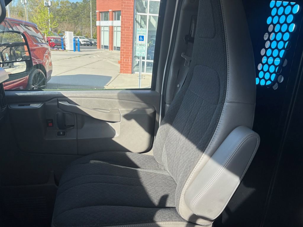 Used 2024 GMC Savana 2500 w/ Driver Convenience Package image 11