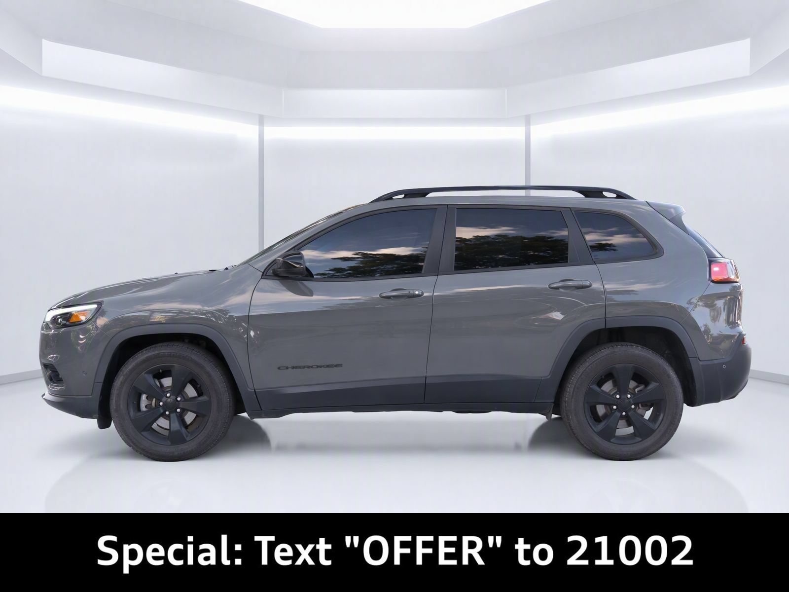 Used 2023 Jeep Cherokee Altitude Lux AWD/4WD image 2