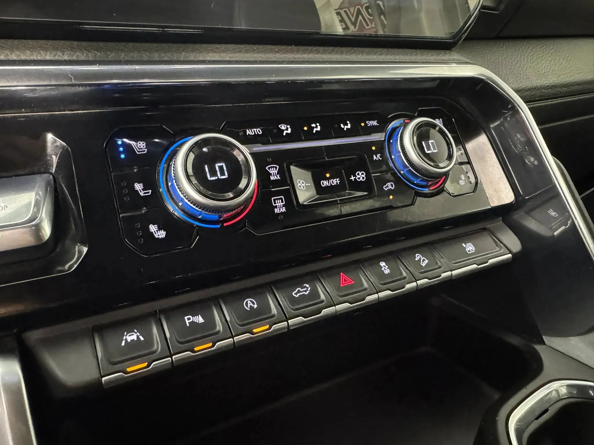 Used 2024 GMC Sierra 1500 Denali w/ Denali Reserve Package AWD/4WD image 22