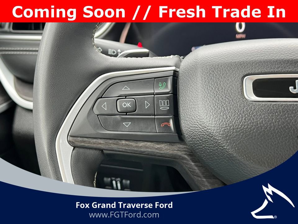 Used 2023 Jeep Grand Cherokee Limited AWD/4WD image 17