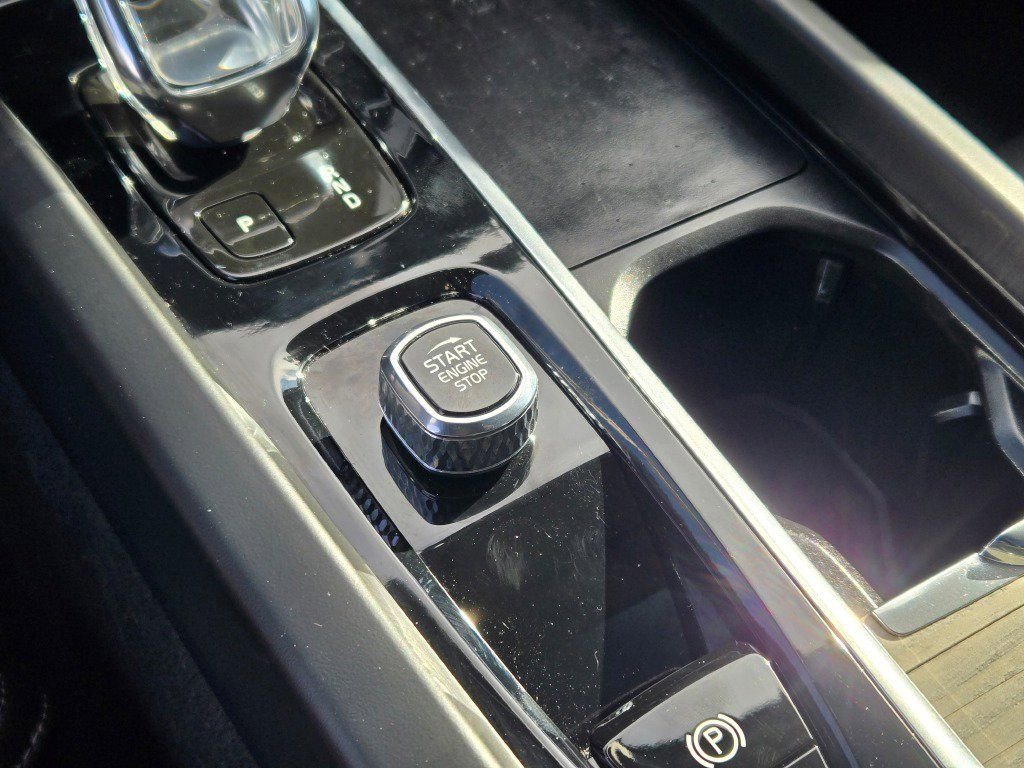 Used 2022 Volvo XC60 T8 Inscription w/ Advanced Package image 30