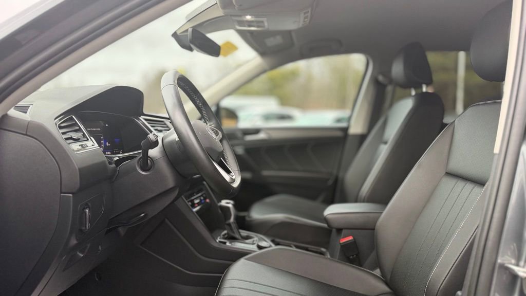 Used 2023 Volkswagen Tiguan SE image 15