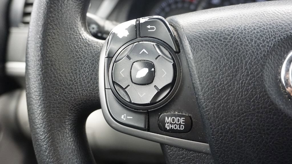 Used 2013 Toyota Camry LE image 46