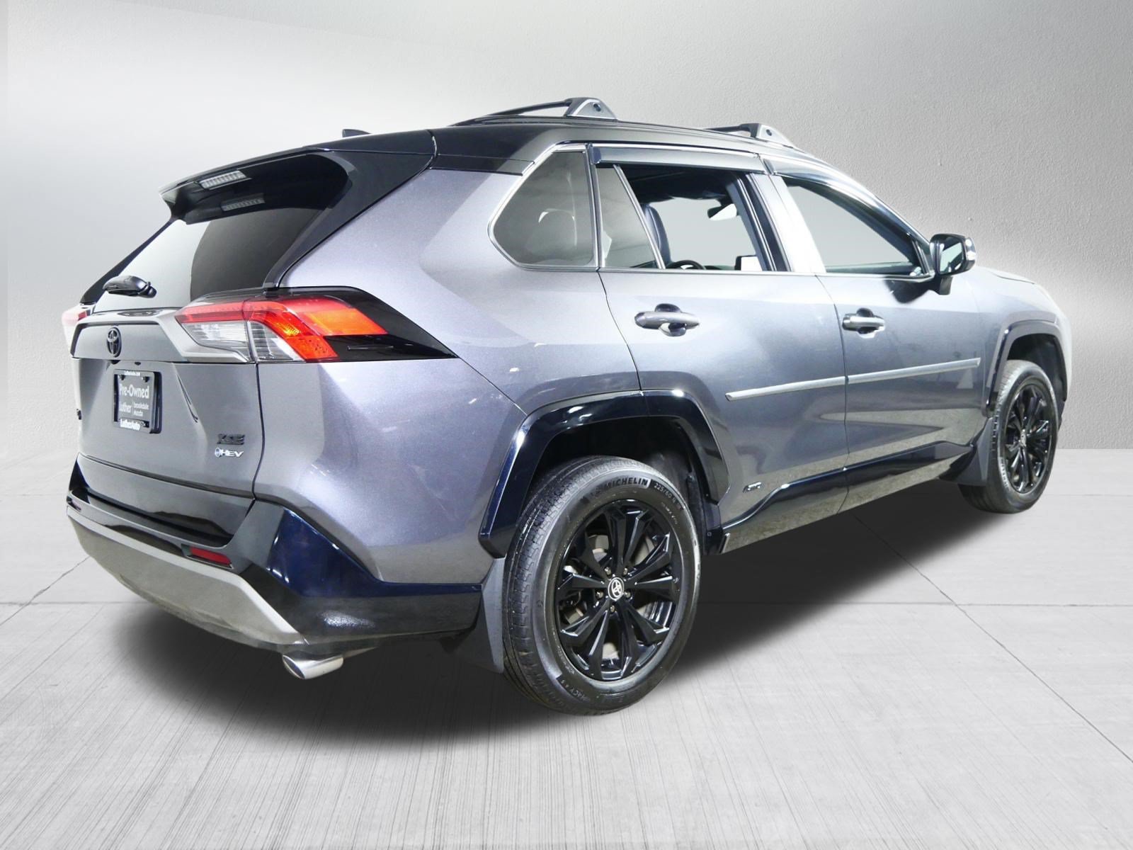 Used 2025 Toyota RAV4 XSE w/ Weather Package AWD/4WD image 7