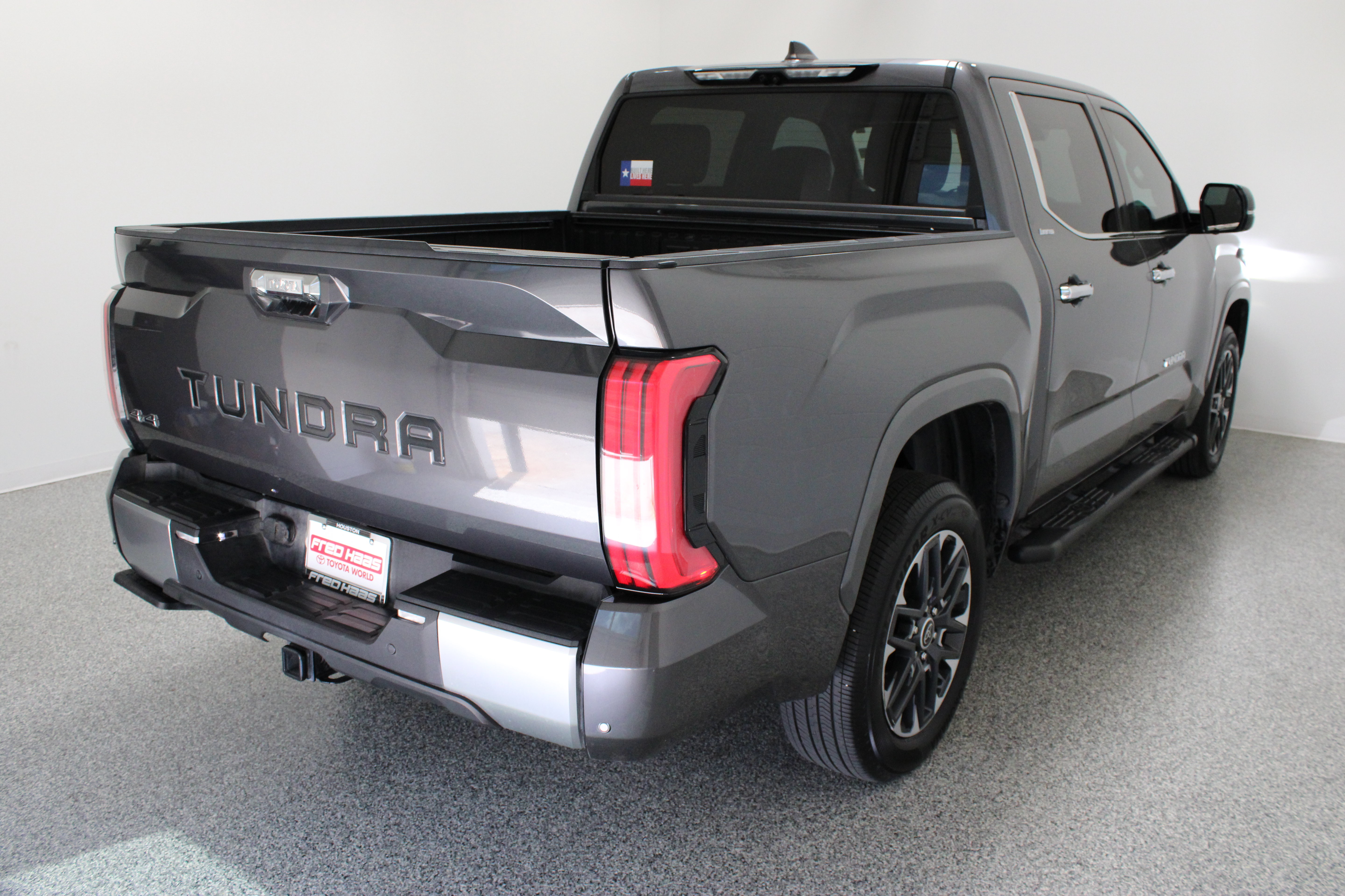 Used 2024 Toyota Tundra Limited AWD/4WD image 7