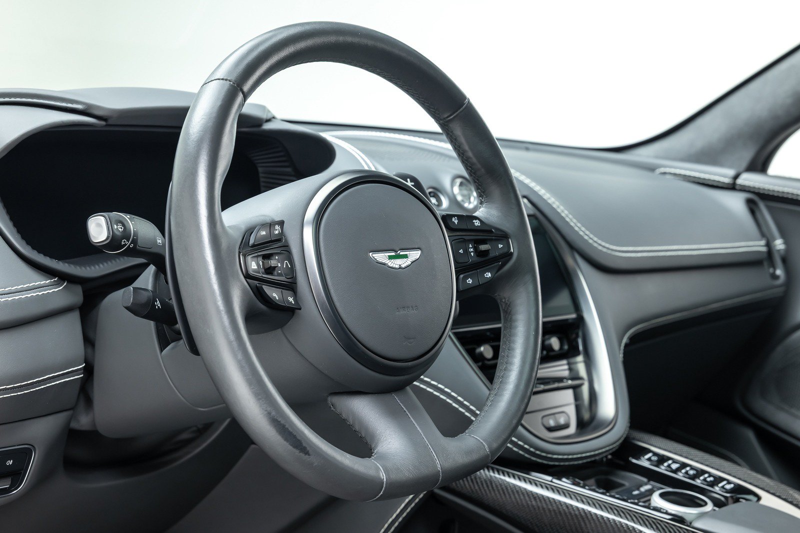 Used 2022 Aston Martin DBX AWD/4WD image 35