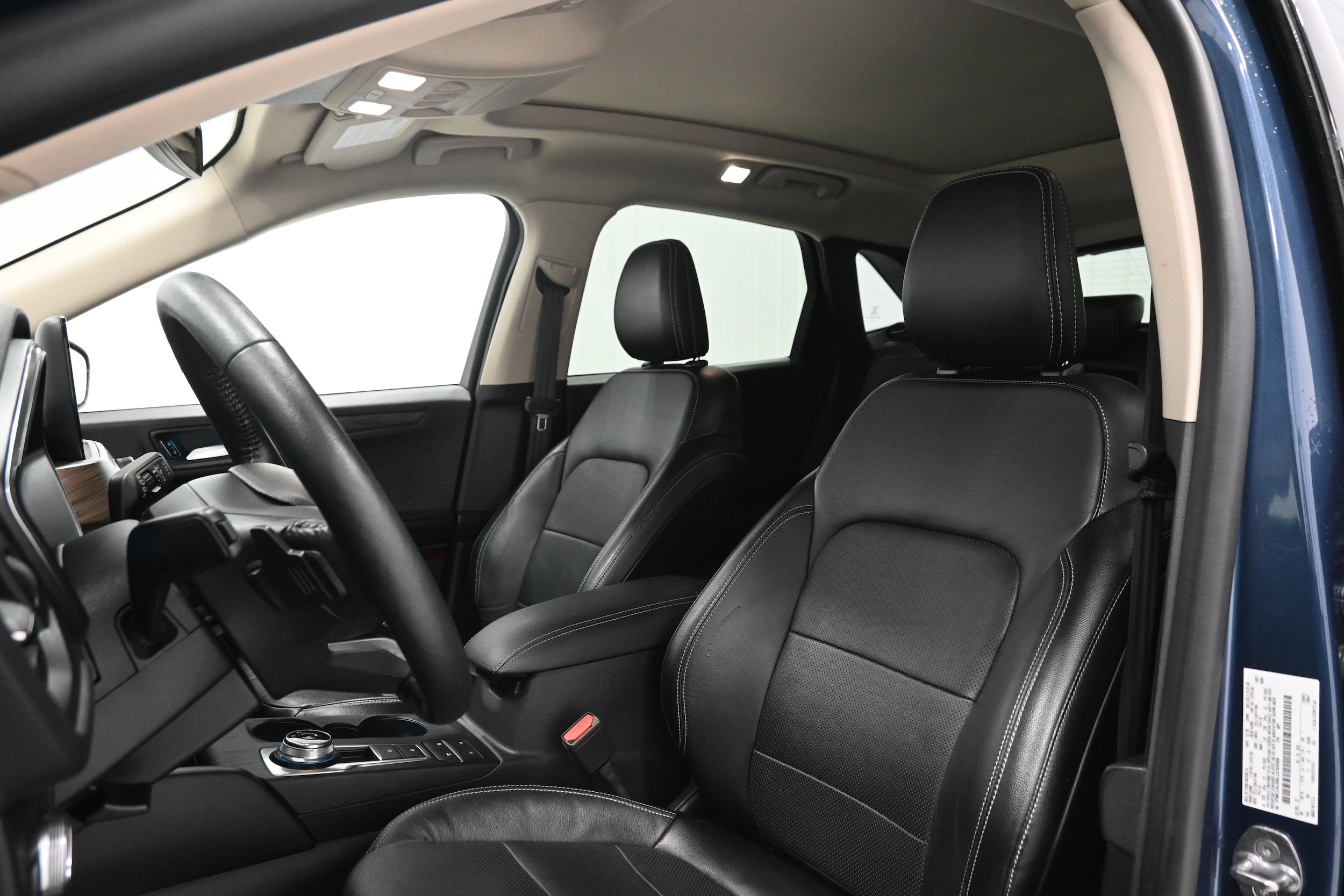 Used 2020 Ford Escape Titanium w/ Titanium Premium Package 2.0 AWD/4WD image 7