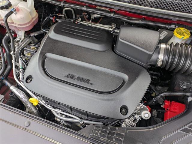 Certified 2024 Chrysler Pacifica Touring-L image 30