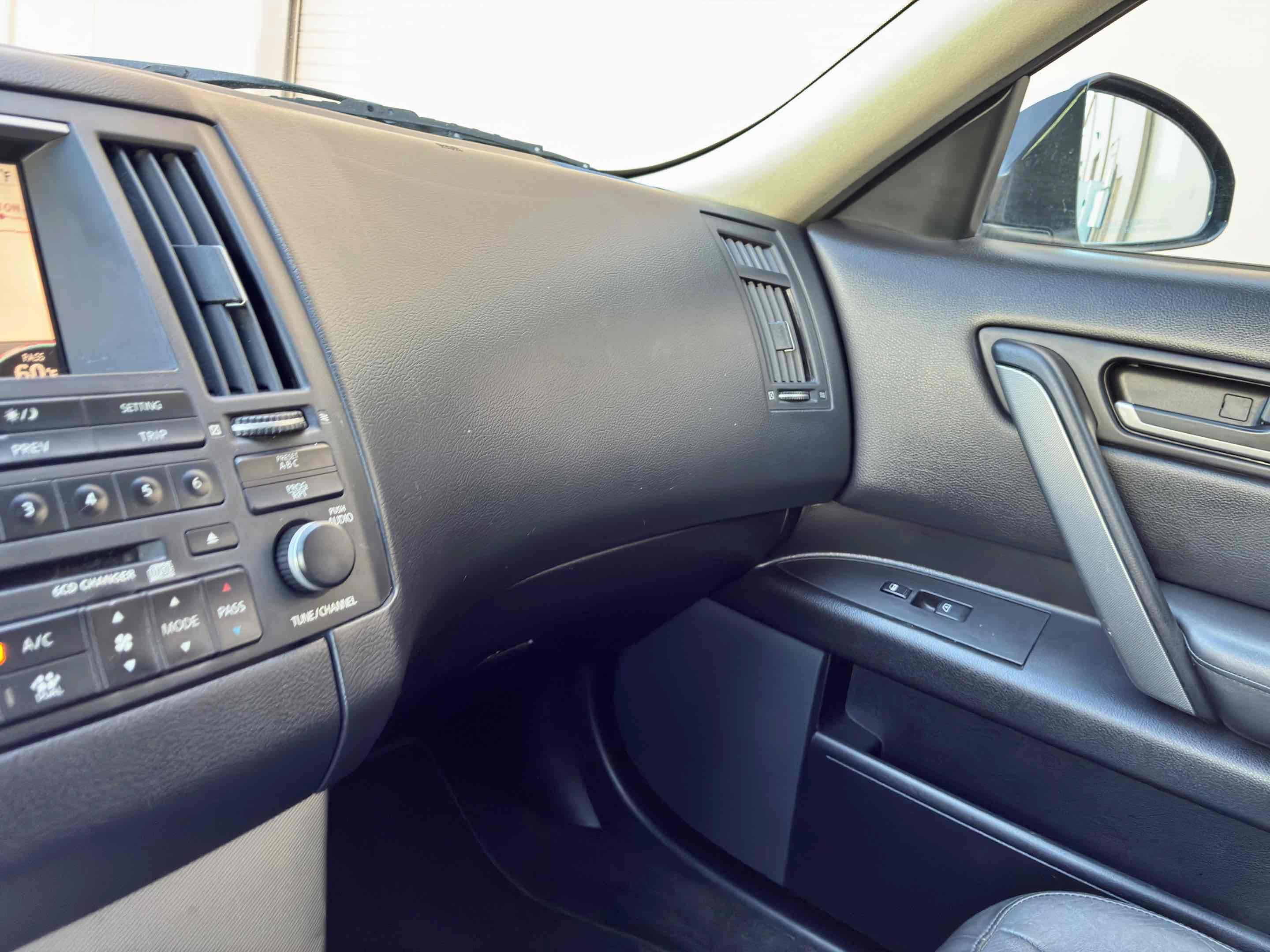 Used 2005 INFINITI FX45 AWD w/ (U01) Technology Pkg image 27
